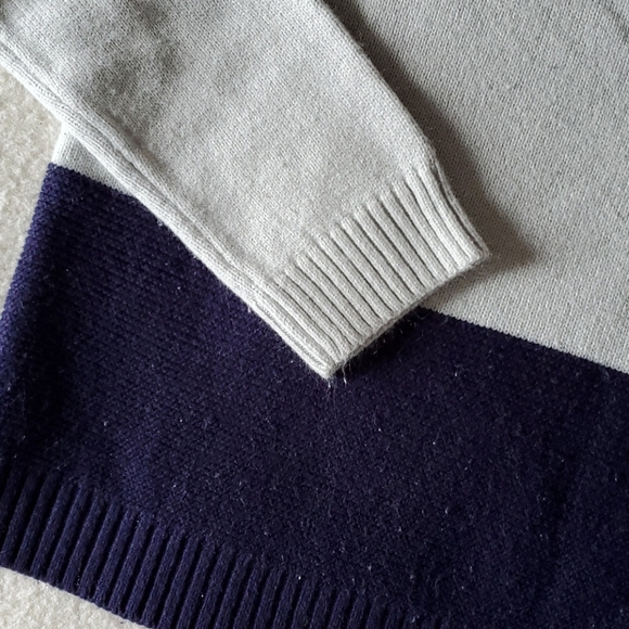 Oversized Cropped Sweater - Picture 2 of 5